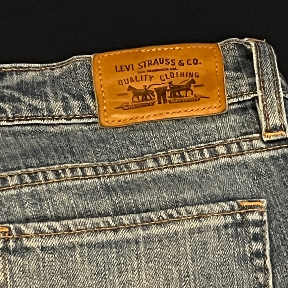 Levi’s Cut Off Frayed Hem Denim Shorts - Picture 3 of 3